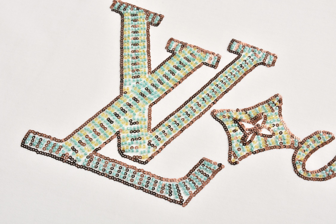 LOUIS VUITTON 路易威登 珠片绣花字母logo圆领短袖 T恤 黑色 白色 1AFR96
