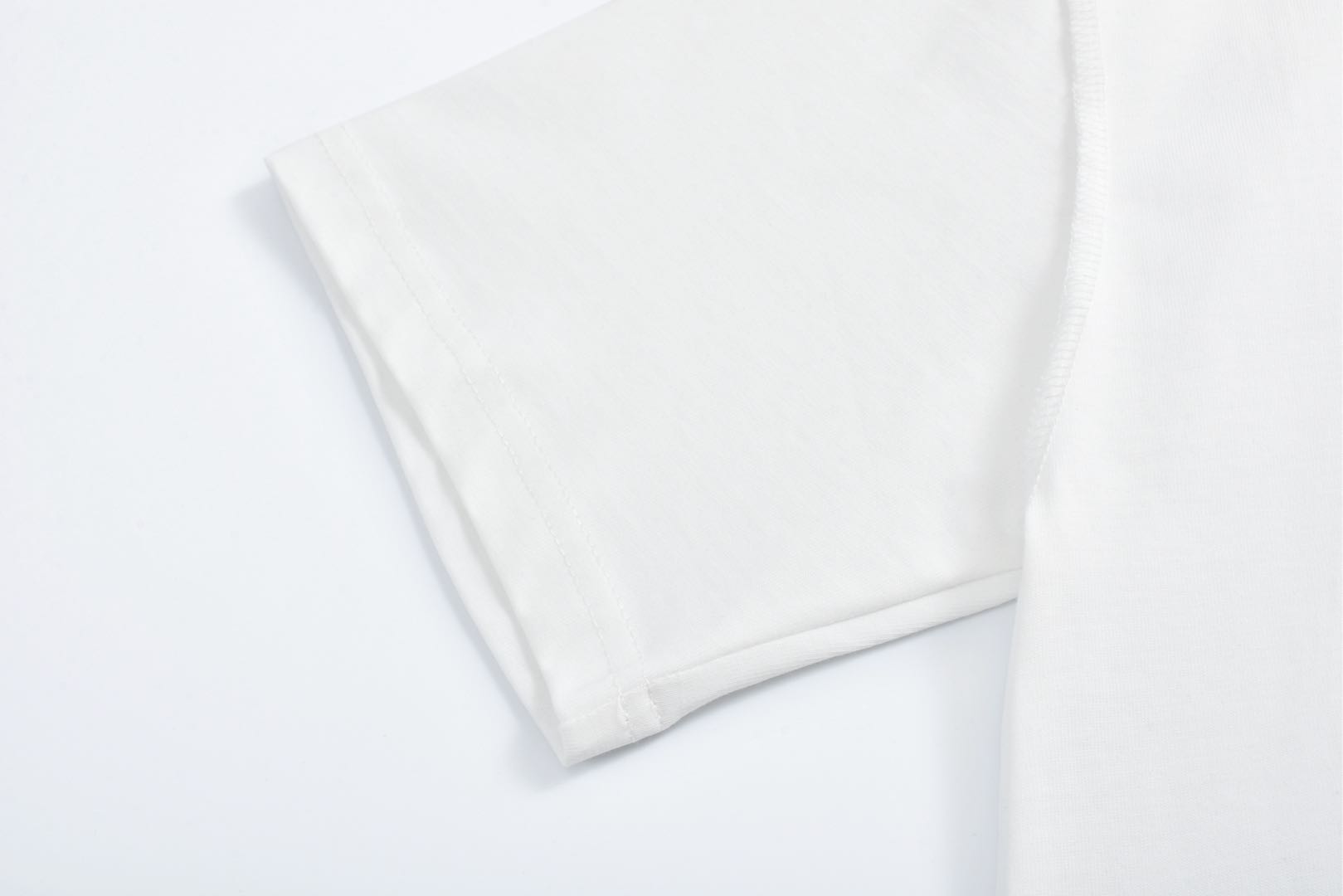 LOUIS VUITTON 路易威登 员工限定字母logo印花圆领短袖 T恤 黑色 白色 