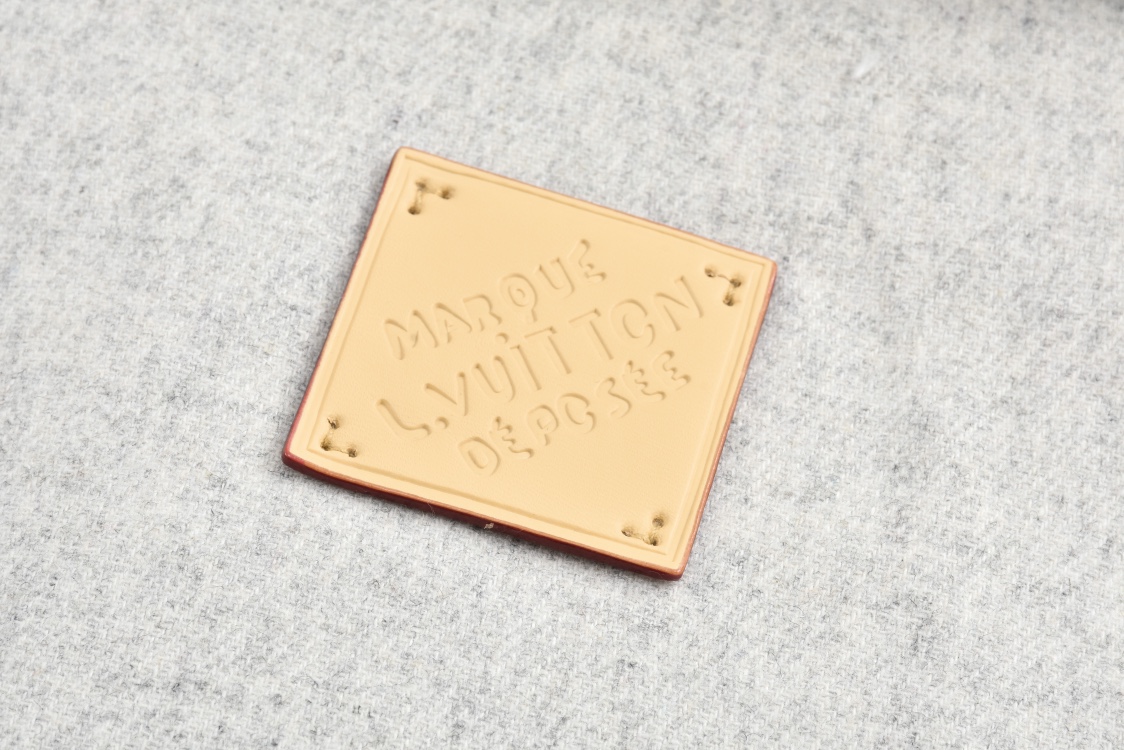 LOUIS VUITTON 路易威登 SKI滑雪系列 徽标翻领毛呢拉链夹克 外套 灰色 1AGIRV 米白色