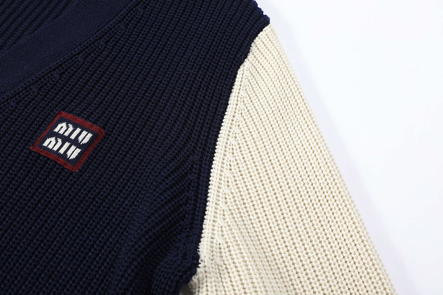 MIU MIU 缪缪 徽标撞色V领羊毛针织衫 开衫 毛衣 外套 长袖 海军蓝 MMF933-1582-F056H-S-OOO