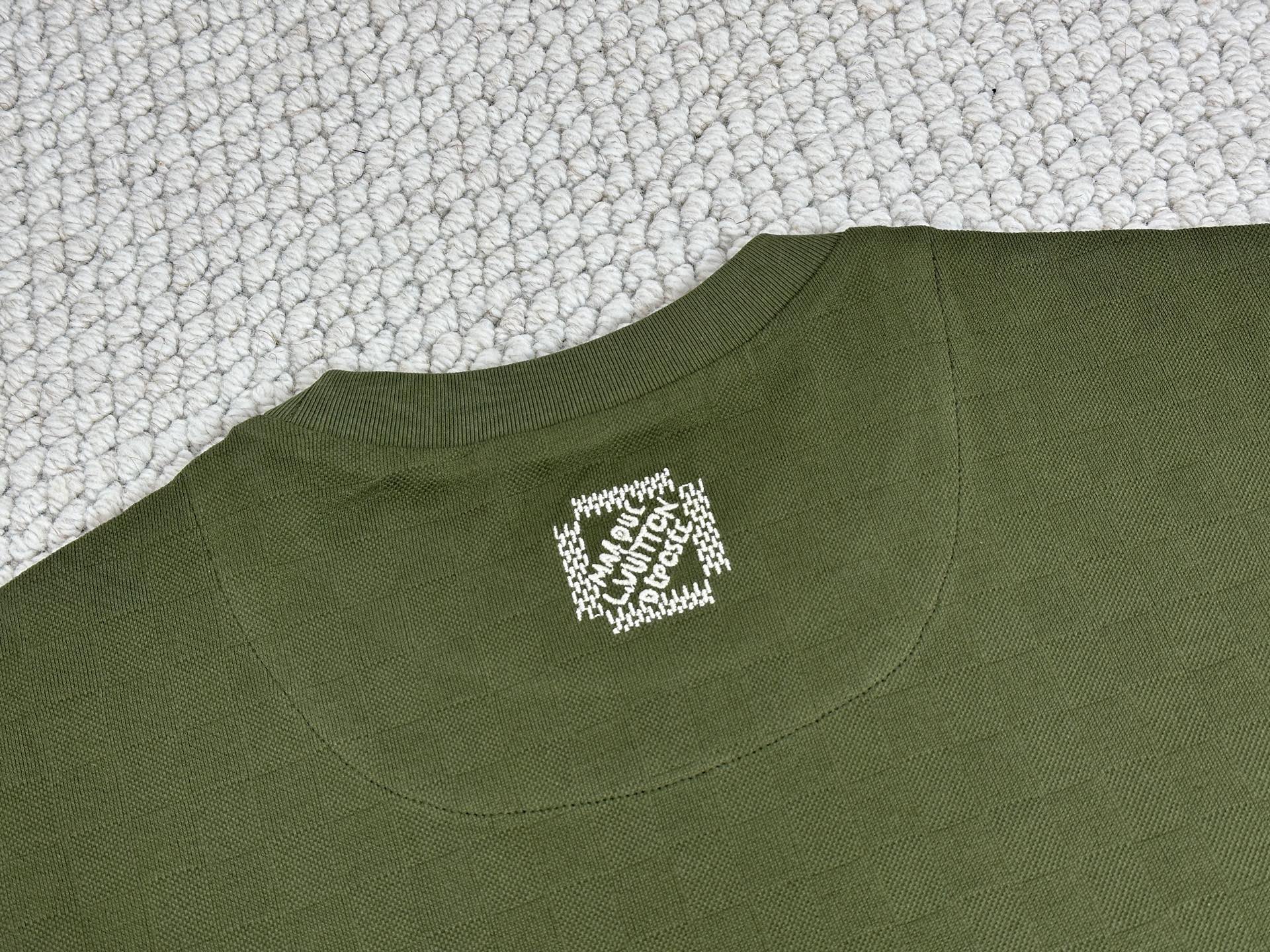 LOUIS VUITTON 路易威登 棋盘格刺绣字母logo图案圆领短袖 T恤 绿色 1AGKLK