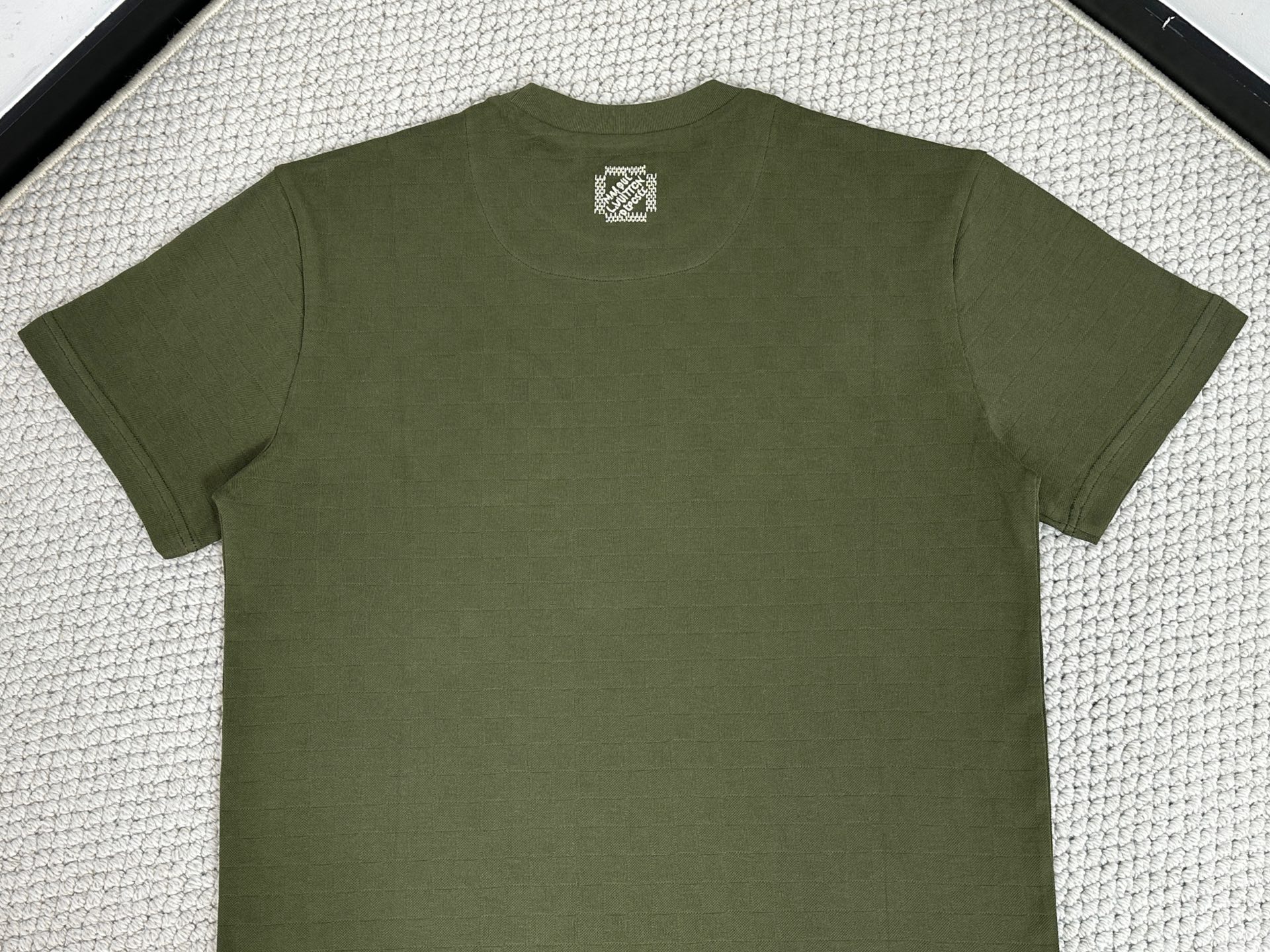 LOUIS VUITTON 路易威登 棋盘格刺绣字母logo图案圆领短袖 T恤 绿色 1AGKLK