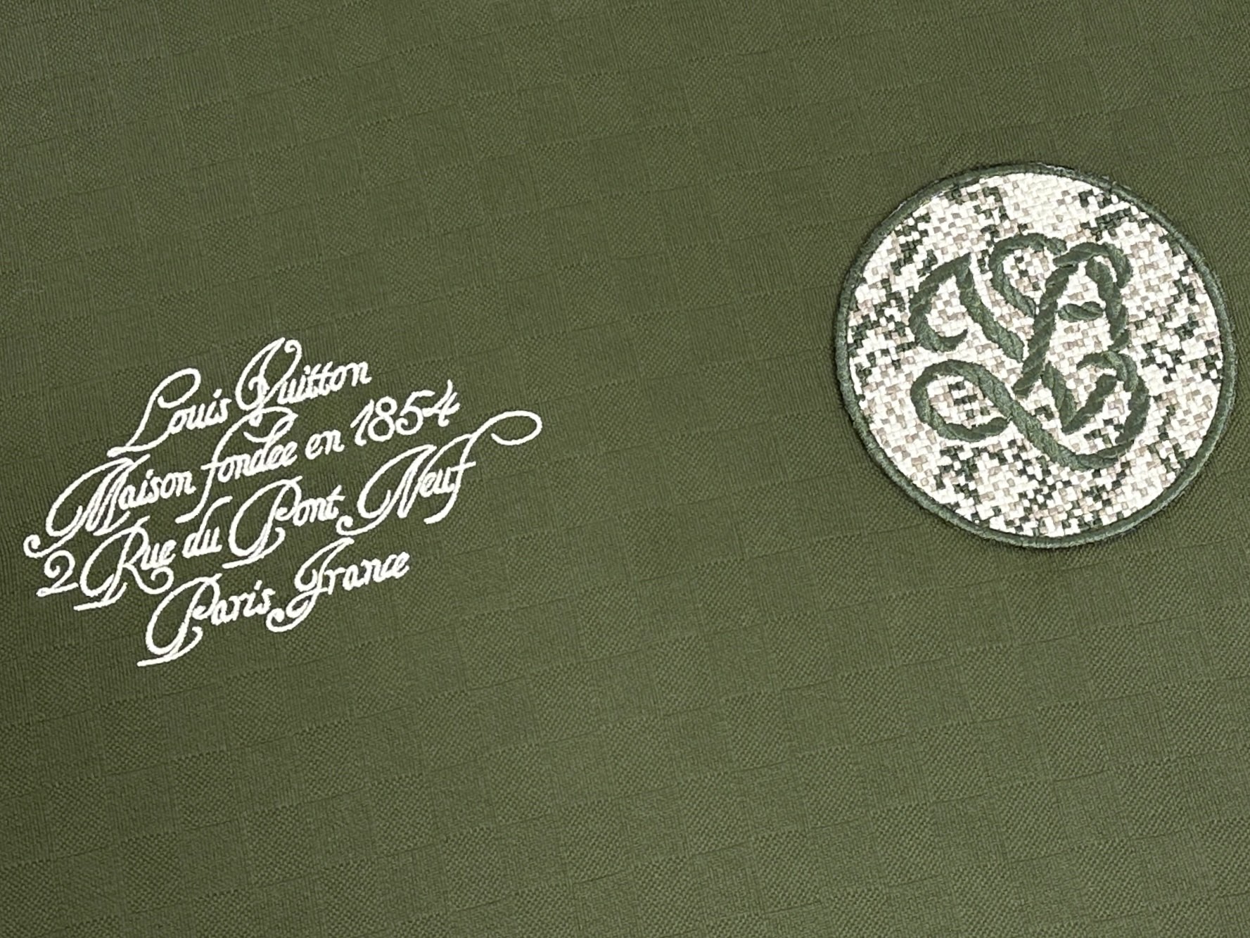 LOUIS VUITTON 路易威登 棋盘格刺绣字母logo图案圆领短袖 T恤 绿色 1AGKLK