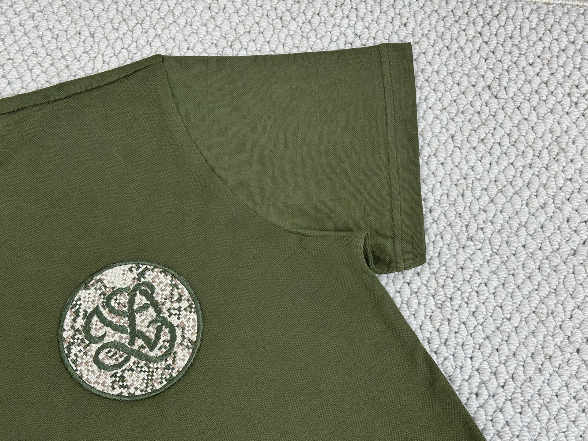 LOUIS VUITTON 路易威登 棋盘格刺绣字母logo图案圆领短袖 T恤 绿色 1AGKLK