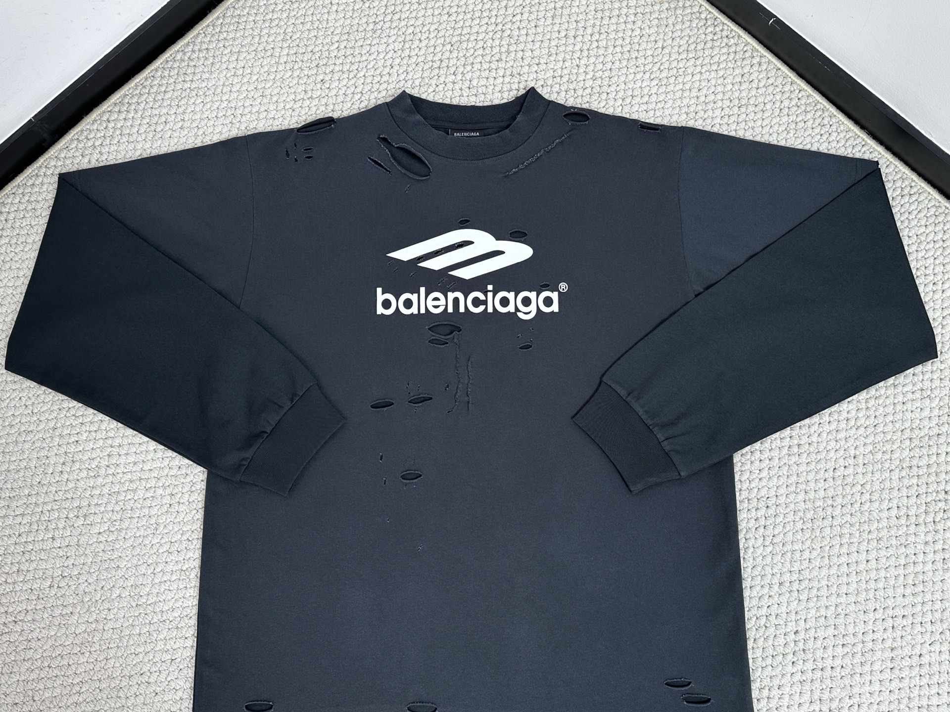 Balenciaga 巴黎世家 假两件字母logo印花破洞T恤 打底衫 长袖 黑色 818595TRVG89756