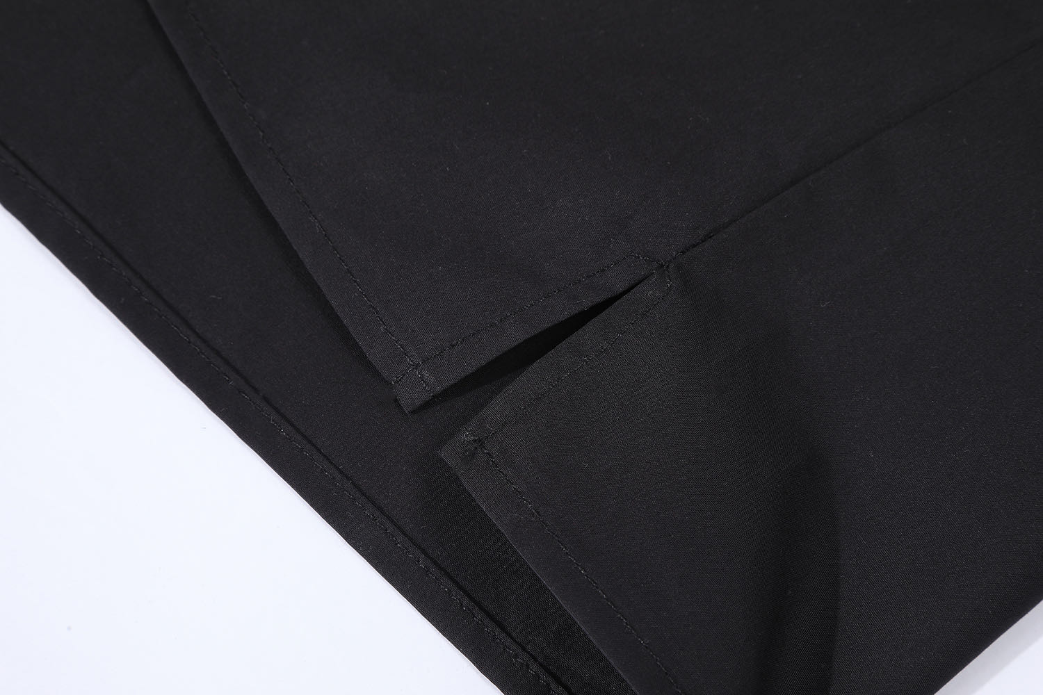 LOUIS VUITTON 路易威登 胸前口袋珠片字母刺绣短袖衬衫 黑色 1AHCHC