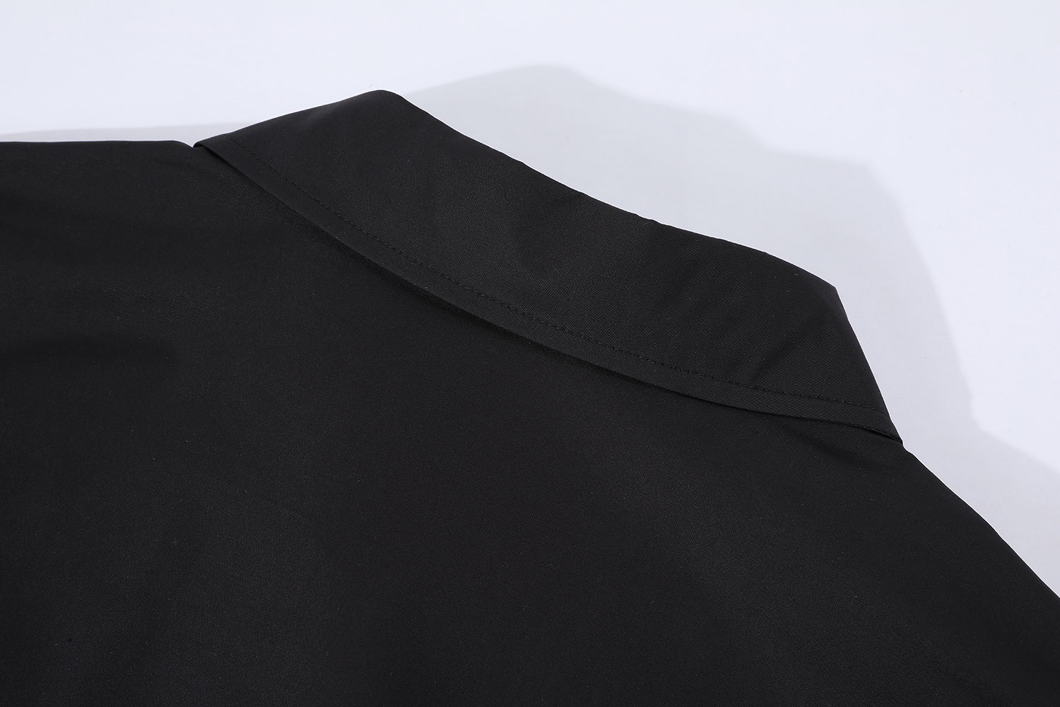 LOUIS VUITTON 路易威登 胸前口袋珠片字母刺绣短袖衬衫 黑色 1AHCHC