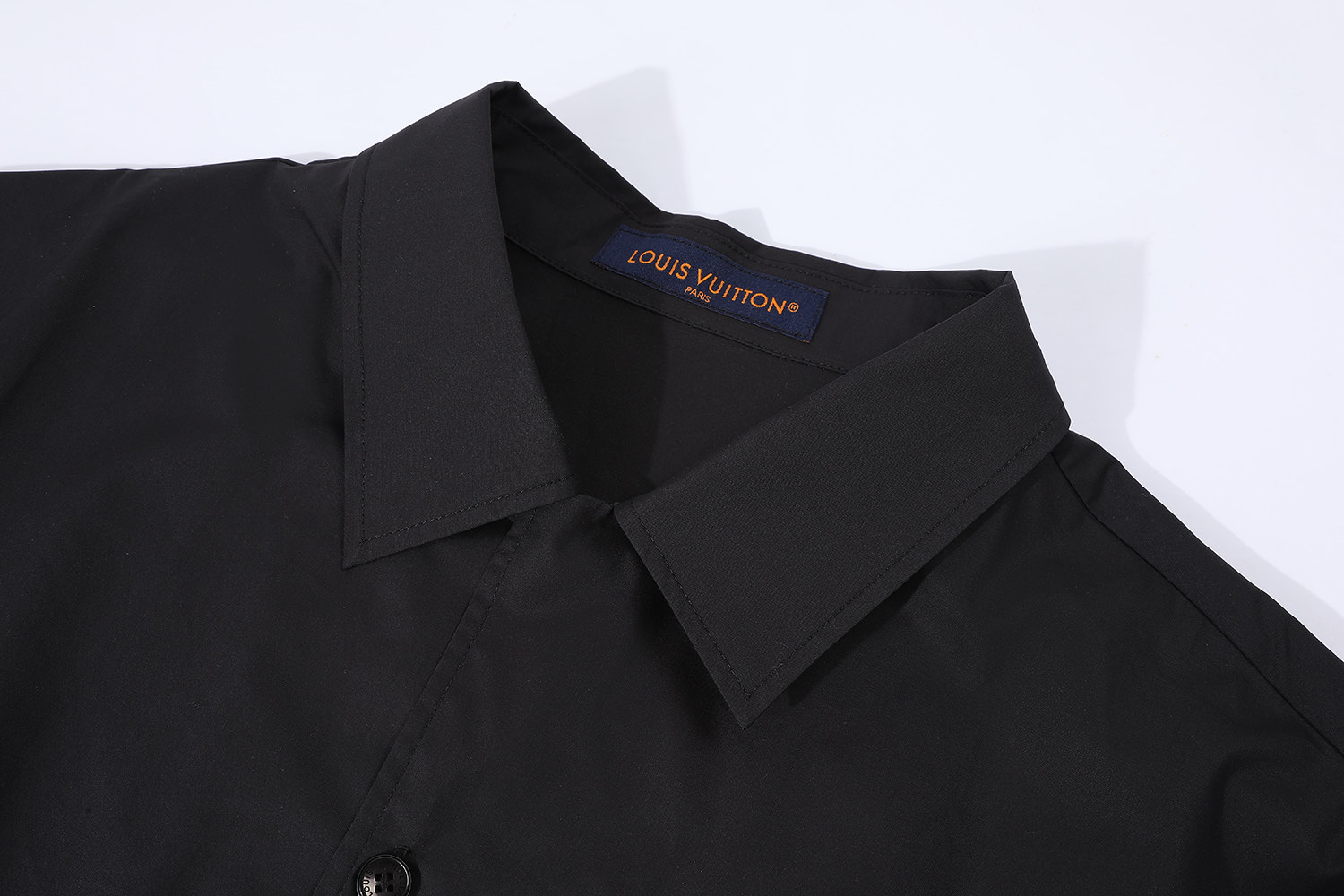 LOUIS VUITTON 路易威登 胸前口袋珠片字母刺绣短袖衬衫 黑色 1AHCHC
