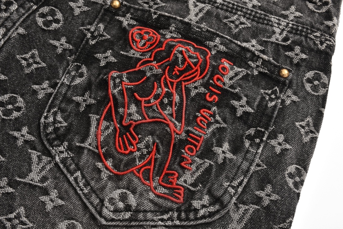 LOUIS VUITTON FW24 路易威登 小红人刺绣满印老花破洞牛仔裤 裤子 长裤 1AAGPQ