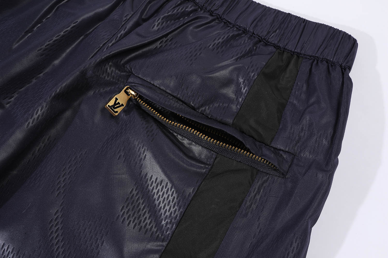 LOUIS VUITTON FW24 路易威登 暗纹棋盘格松紧腰运动裤 休闲裤 裤子 长裤 1AGJKS