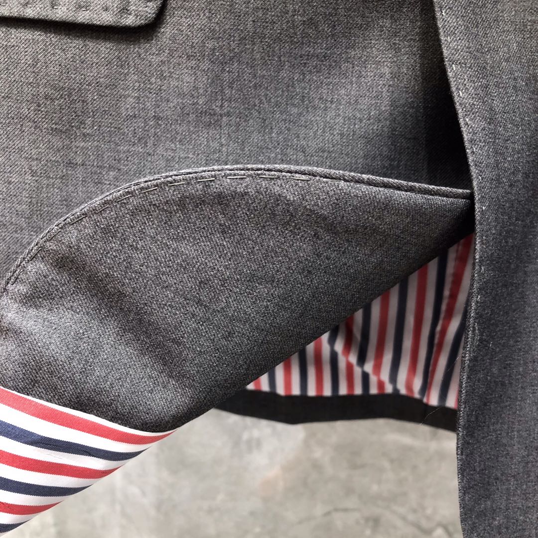THOM BROWNE 经典四杠西装外套 长袖 男款 灰色 藏青色