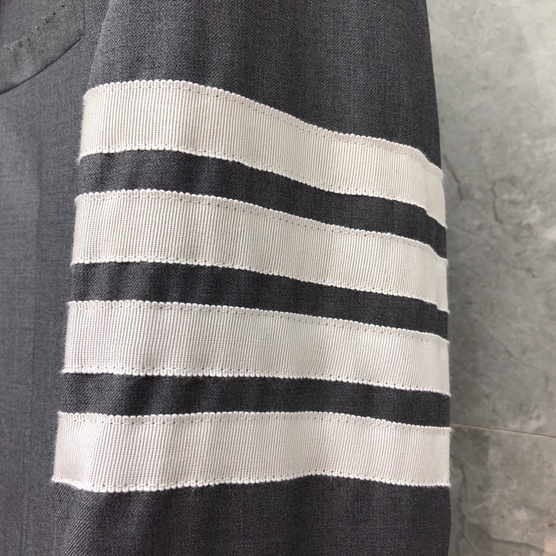 THOM BROWNE 经典四杠西装外套 长袖 男款 灰色 藏青色
