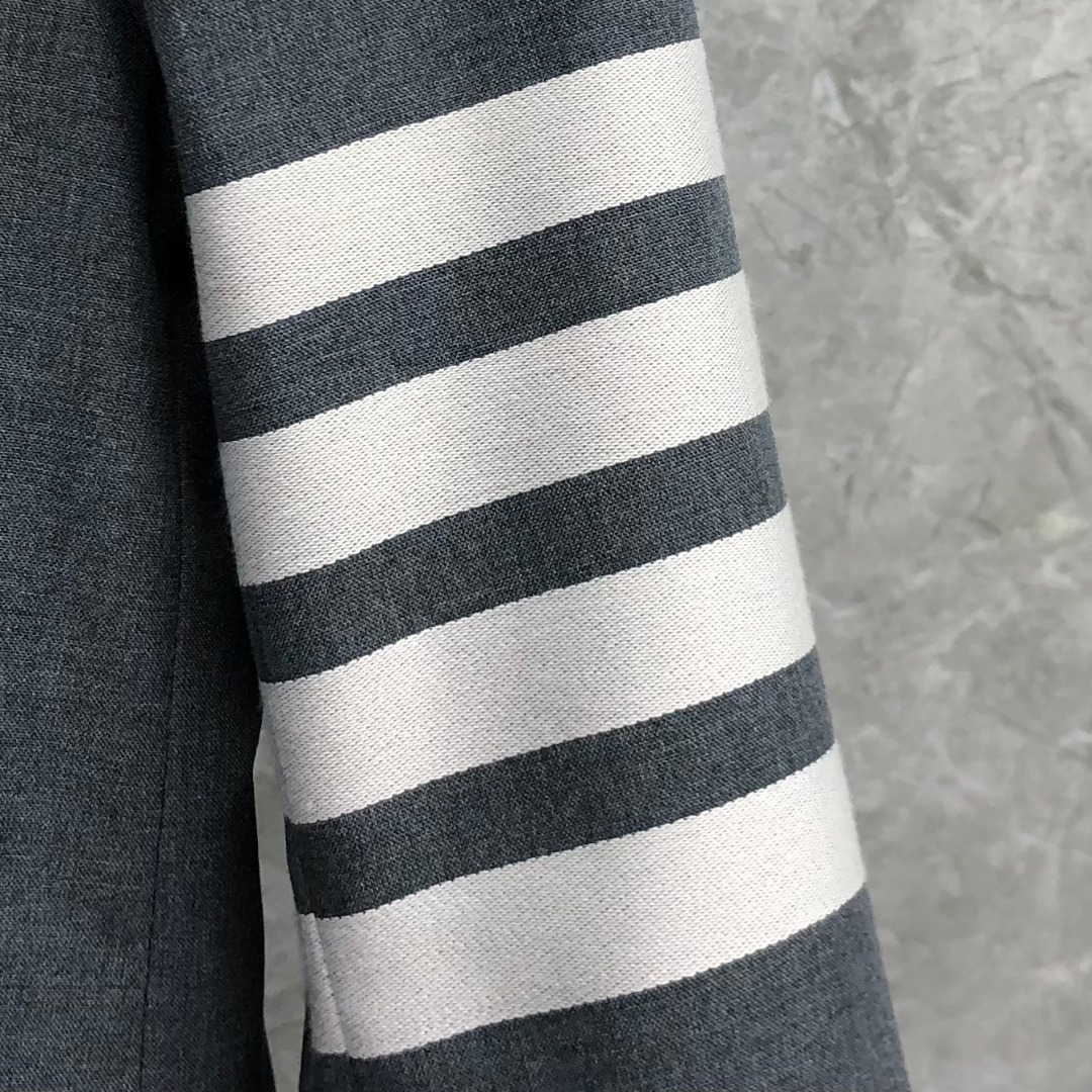 THOM BROWNE 经典四杠西装外套 长袖 女款 深灰色 藏青色 浅灰色