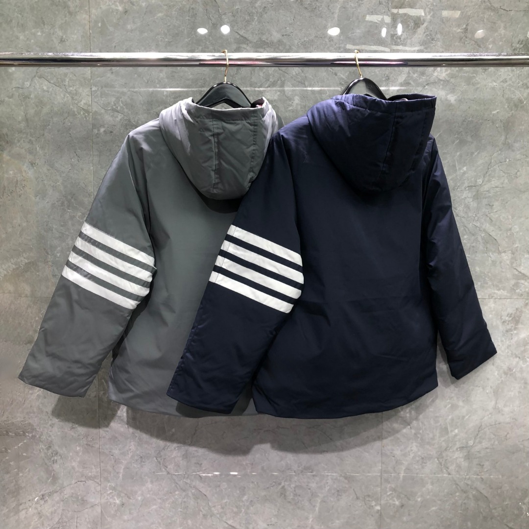 THOM BROWNE 白色四条杠连帽拉链羽绒服 派克服 外套 夹克 长袖 灰色 海军蓝 MOD072X-07259-415