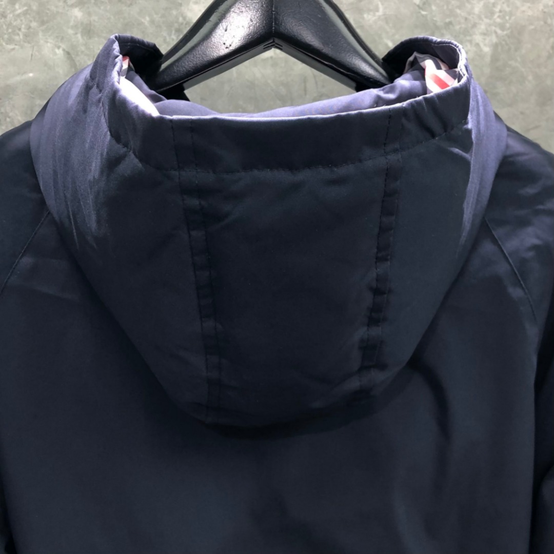 THOM BROWNE 白色四条杠连帽拉链羽绒服 派克服 外套 夹克 长袖 灰色 海军蓝 MOD072X-07259-415