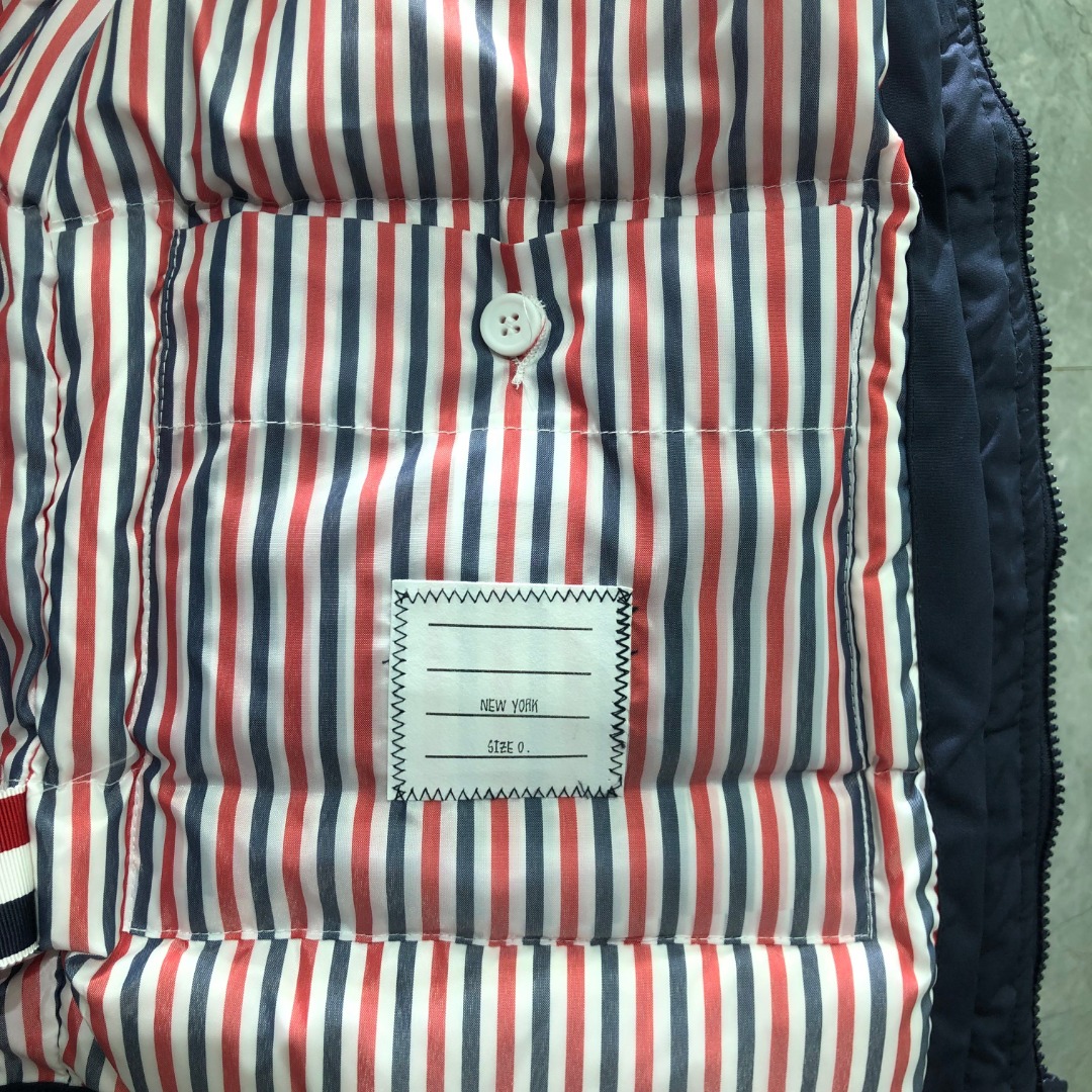 THOM BROWNE 白色四条杠连帽拉链羽绒服 派克服 外套 夹克 长袖 灰色 海军蓝 MOD072X-07259-415