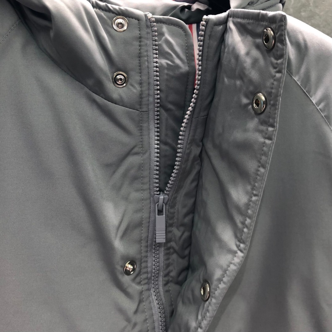 THOM BROWNE 白色四条杠连帽拉链羽绒服 派克服 外套 夹克 长袖 灰色 海军蓝 MOD072X-07259-415