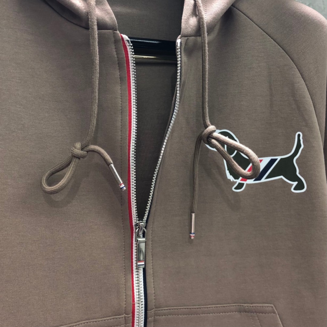 THOM BROWNE 白色四杠小狗印花拉链连帽卫衣 开衫 外套 长袖 天蓝色 灰色 杏色 卡其色 黄色 湖水蓝 军绿色 深蓝色