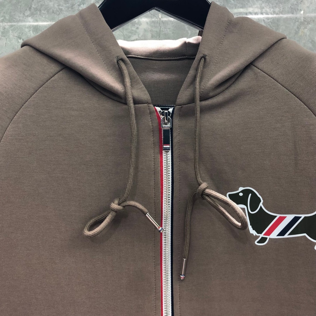 THOM BROWNE 白色四杠小狗印花拉链连帽卫衣 开衫 外套 长袖 天蓝色 灰色 杏色 卡其色 黄色 湖水蓝 军绿色 深蓝色