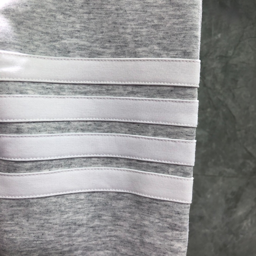 THOM BROWNE 白色四杠小狗印花拉链连帽卫衣 开衫 外套 长袖 天蓝色 灰色 杏色 卡其色 黄色 湖水蓝 军绿色 深蓝色