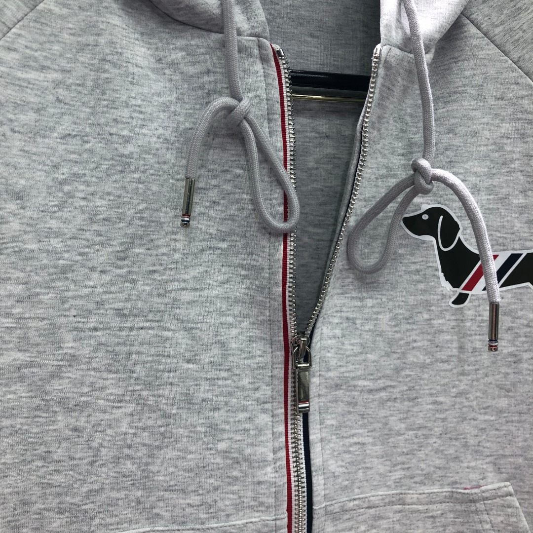 THOM BROWNE 白色四杠小狗印花拉链连帽卫衣 开衫 外套 长袖 天蓝色 灰色 杏色 卡其色 黄色 湖水蓝 军绿色 深蓝色