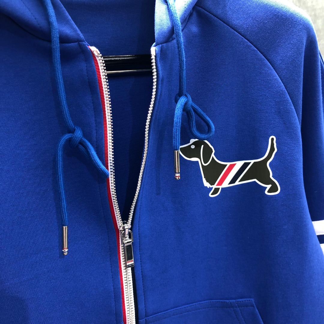 THOM BROWNE 白色四杠小狗印花拉链连帽卫衣 开衫 外套 长袖 天蓝色 灰色 杏色 卡其色 黄色 湖水蓝 军绿色 深蓝色