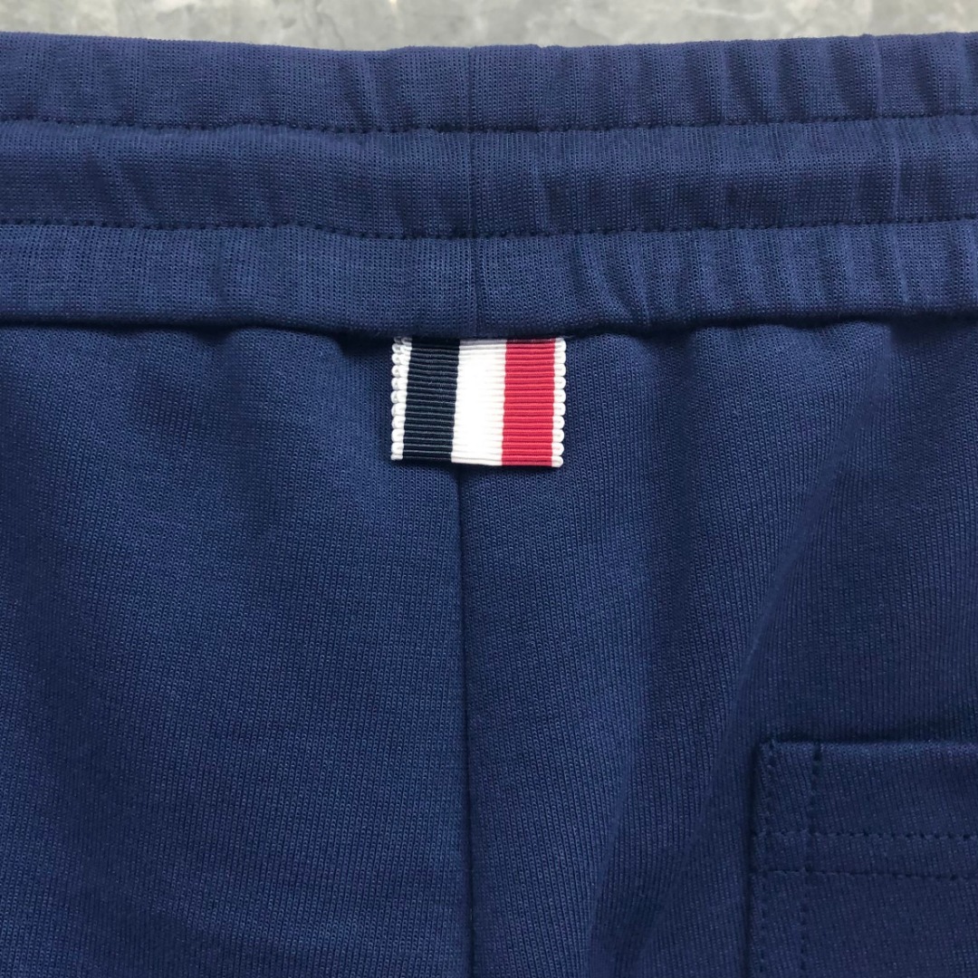 THOM BROWNE 白色四杠小狗印花松紧腰卫裤 休闲裤 裤子 天蓝色 灰色 杏色 卡其色 黄色 湖水蓝 军绿色 深蓝色