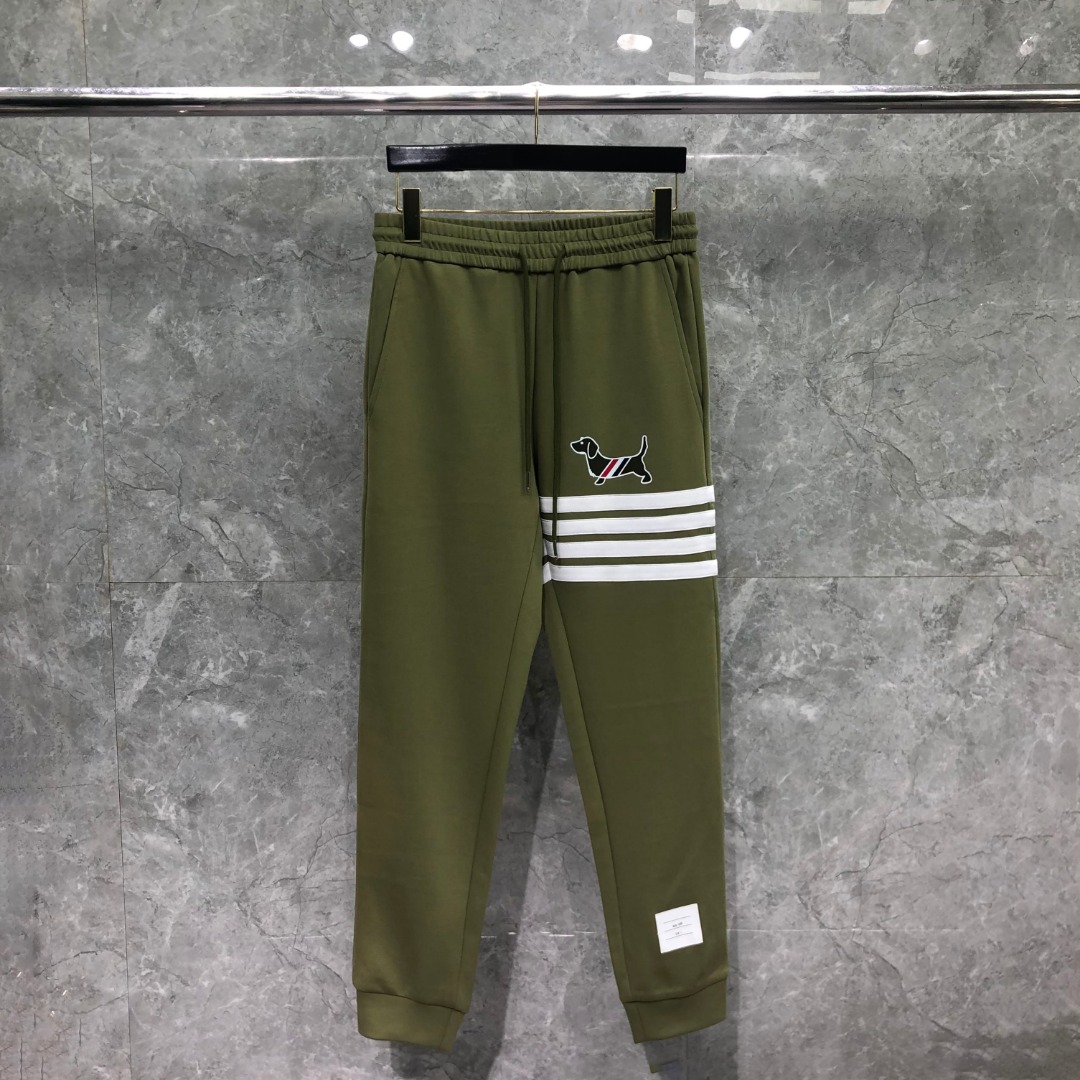 THOM BROWNE 白色四杠小狗印花松紧腰卫裤 休闲裤 裤子 天蓝色 灰色 杏色 卡其色 黄色 湖水蓝 军绿色 深蓝色