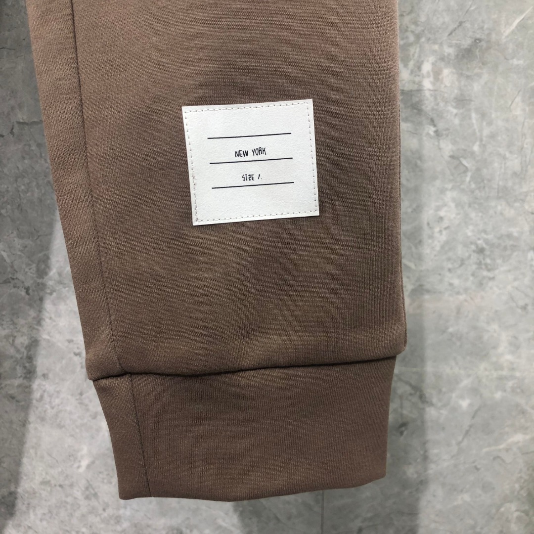 THOM BROWNE 白色四杠小狗印花松紧腰卫裤 休闲裤 裤子 天蓝色 灰色 杏色 卡其色 黄色 湖水蓝 军绿色 深蓝色