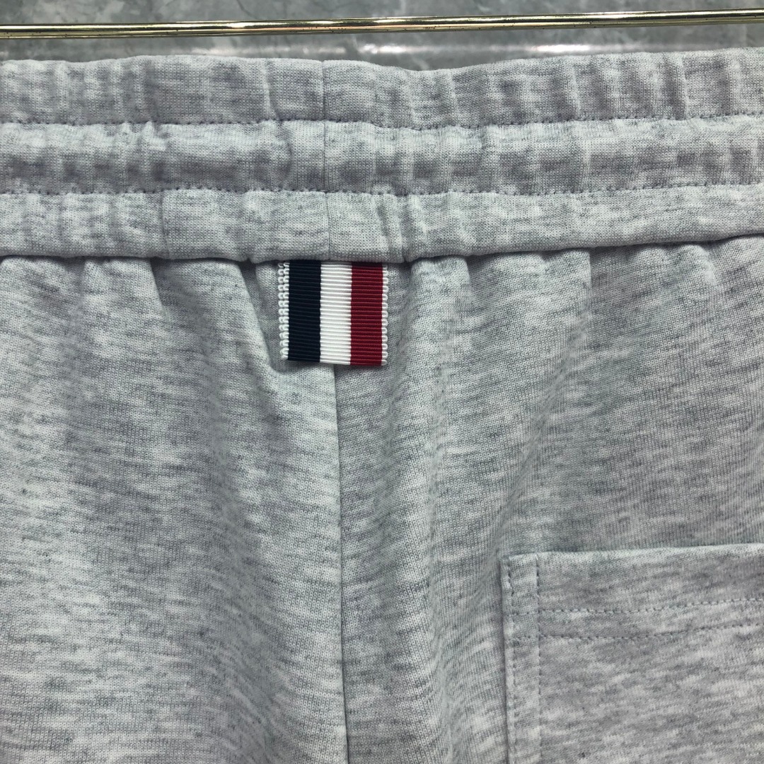 THOM BROWNE 白色四杠小狗印花松紧腰卫裤 休闲裤 裤子 天蓝色 灰色 杏色 卡其色 黄色 湖水蓝 军绿色 深蓝色