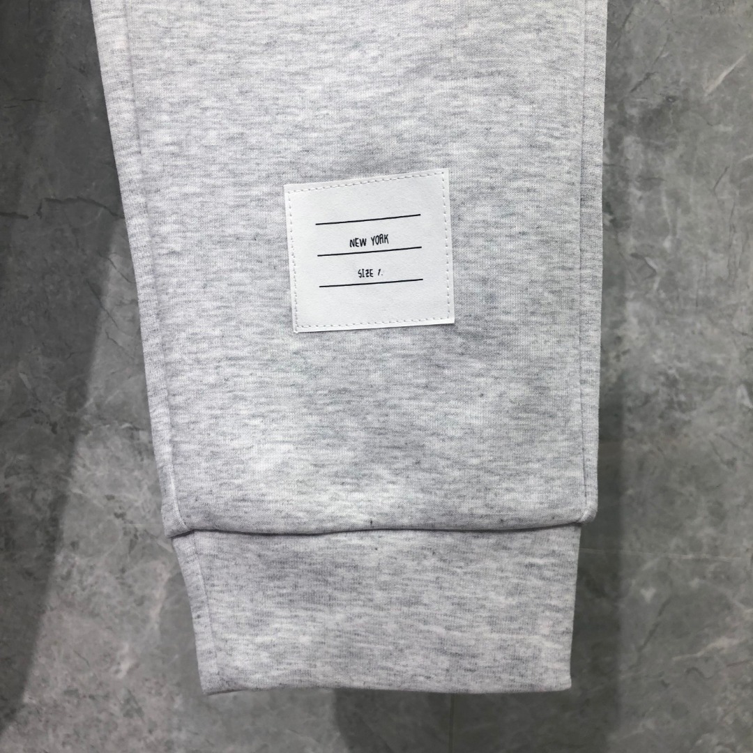 THOM BROWNE 白色四杠小狗印花松紧腰卫裤 休闲裤 裤子 天蓝色 灰色 杏色 卡其色 黄色 湖水蓝 军绿色 深蓝色