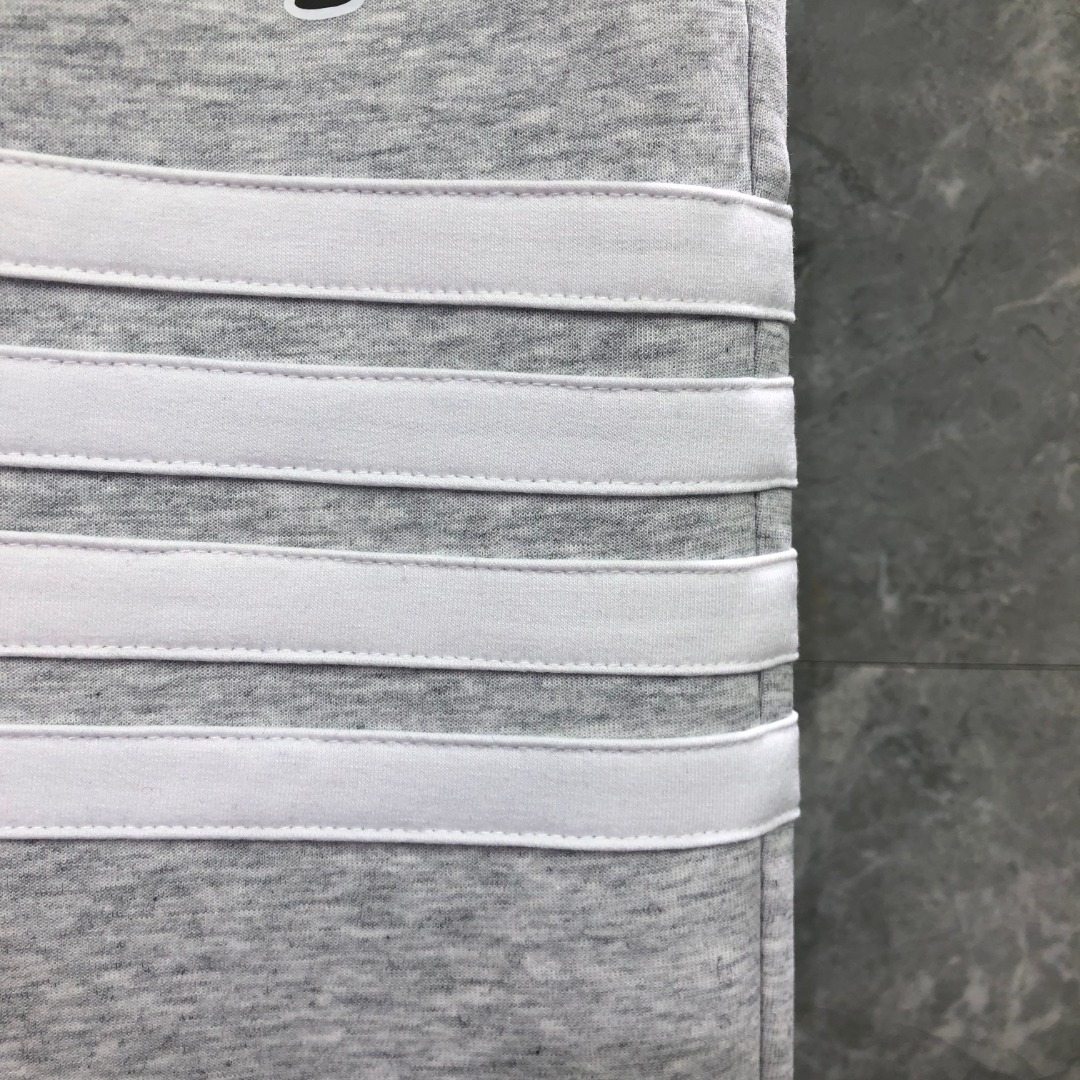 THOM BROWNE 白色四杠小狗印花松紧腰卫裤 休闲裤 裤子 天蓝色 灰色 杏色 卡其色 黄色 湖水蓝 军绿色 深蓝色