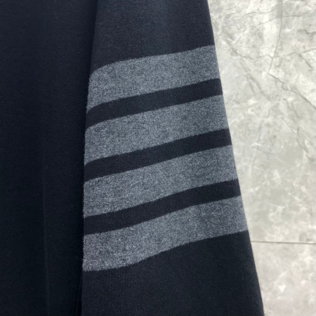 THOM BROWNE 经典四杠圆领套头卫衣 长袖 黑色