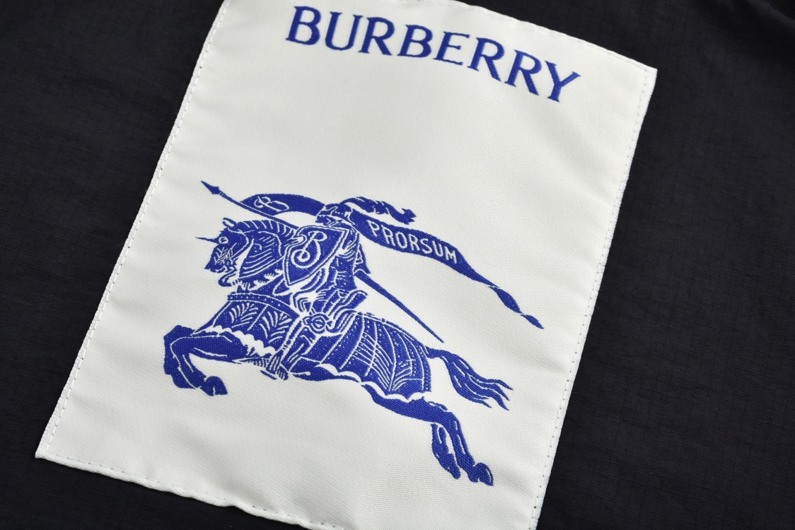 Burberry 巴宝莉 蓝色战马图案印花拉链连帽尼龙夹克 长袖 外套 黑色 80818861