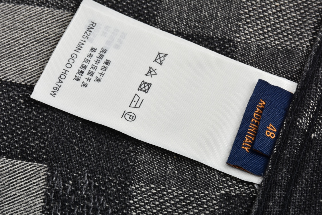 LOUIS VUITTON 路易威登  棋盘格马赛克效果翻领牛仔外套 牛仔衣 上衣 夹克 1AHEBG