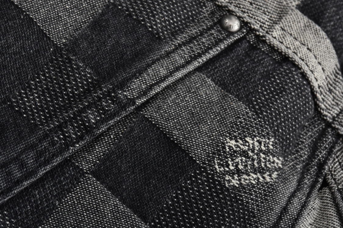 LOUIS VUITTON 路易威登  棋盘格马赛克效果翻领牛仔外套 牛仔衣 上衣 夹克 1AHEBG