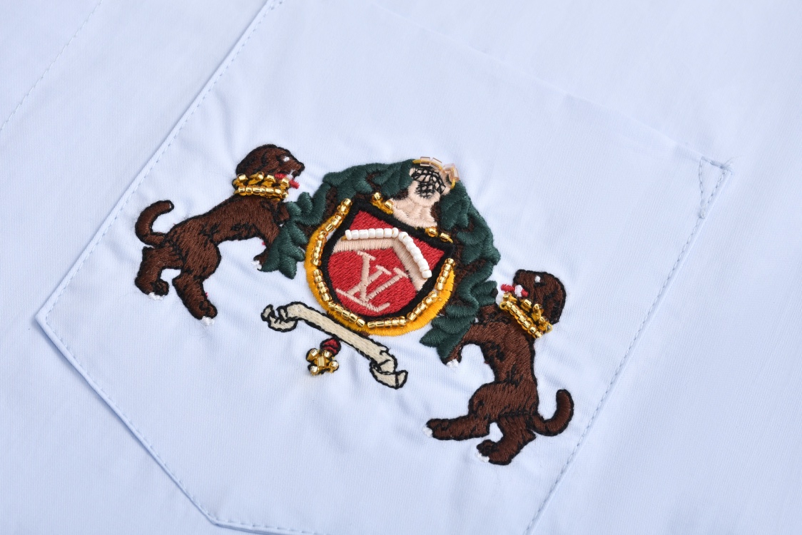 LOUIS VUITTON 路易威登 小狗徽章刺绣图案衬衫 长袖 蓝色 1AGJNB