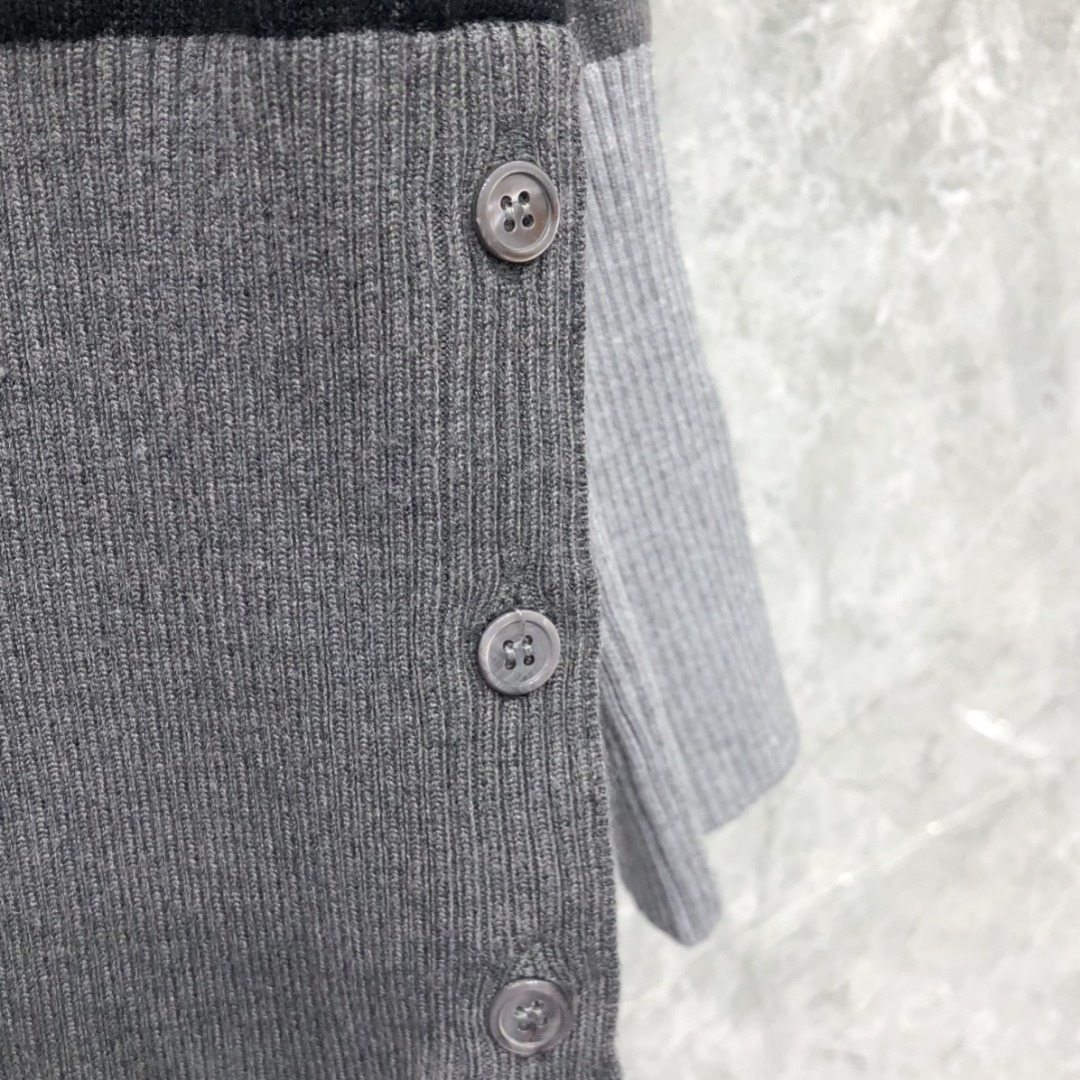 THOM BROWNE 经典四杠拼色V领针织衫 开衫 毛衣 外套 长袖 灰色