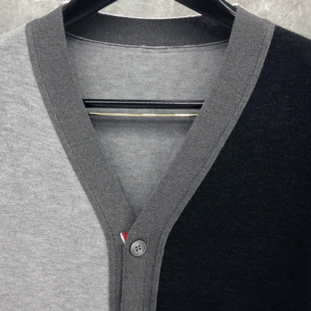 THOM BROWNE 经典四杠拼色V领针织衫 开衫 毛衣 外套 长袖 灰色