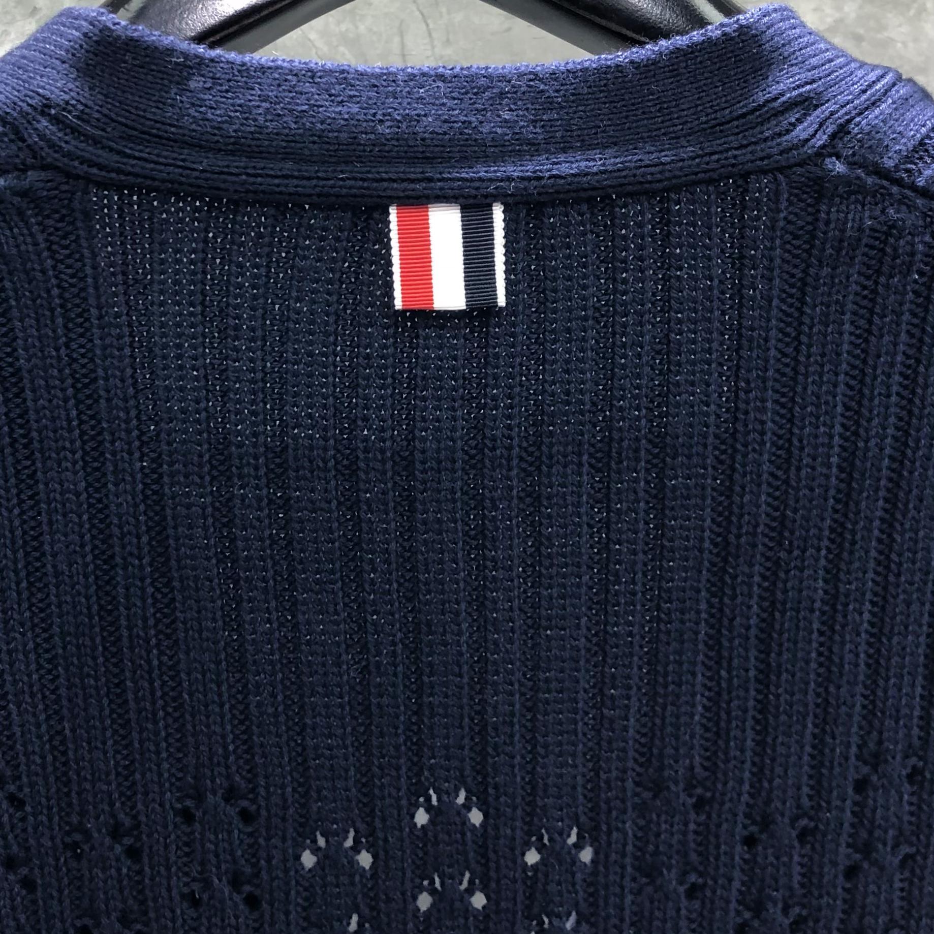 THOM BROWNE 经典四杠羊毛镂空V领针织衫 开衫 毛衣 外套 长袖 白色 灰色 藏青色