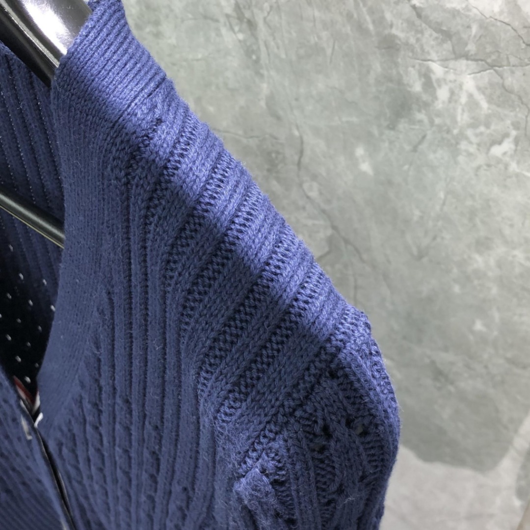 THOM BROWNE 经典四杠羊毛镂空V领针织衫 开衫 毛衣 外套 长袖 白色 灰色 藏青色