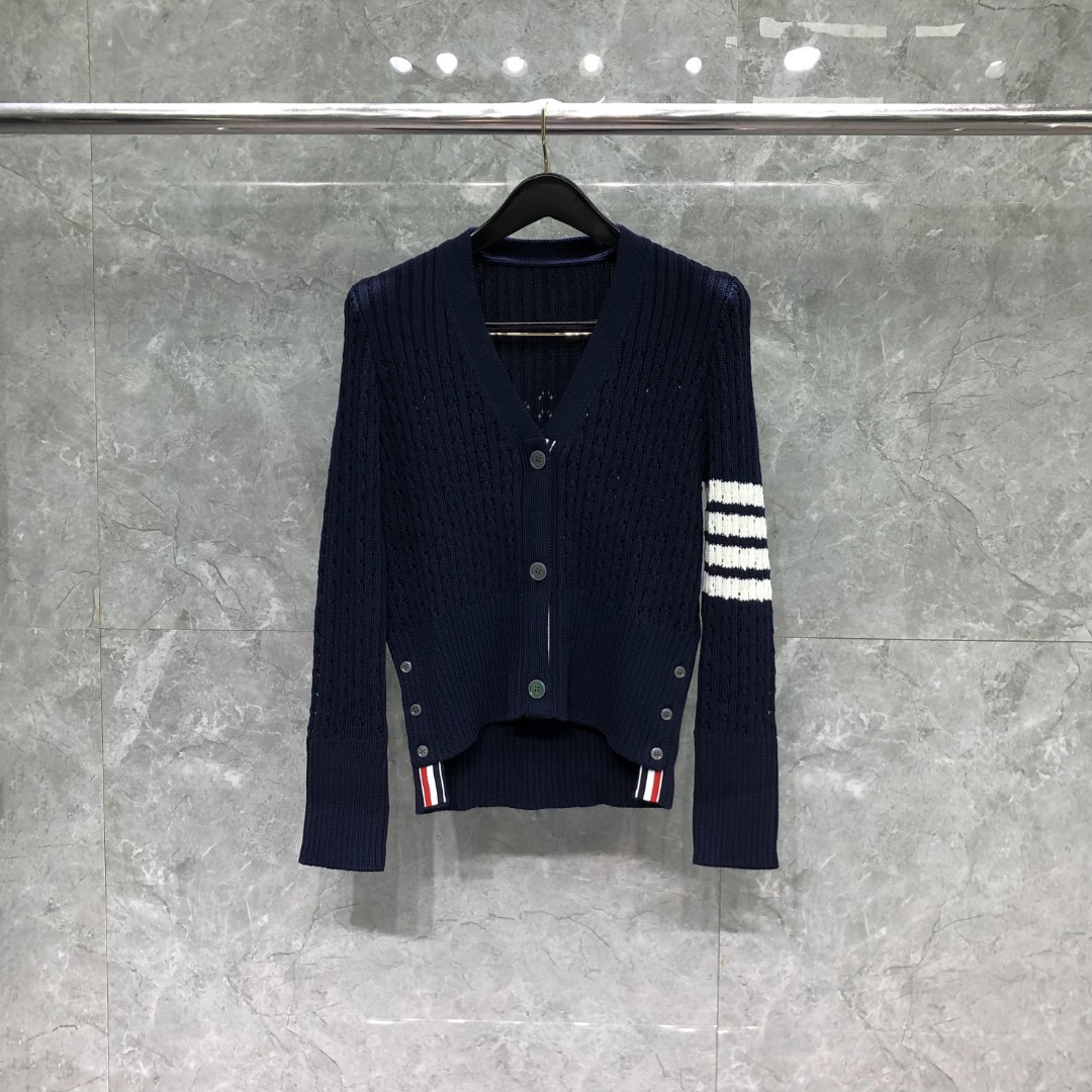 THOM BROWNE 经典四杠羊毛镂空V领针织衫 开衫 毛衣 外套 长袖 白色 灰色 藏青色