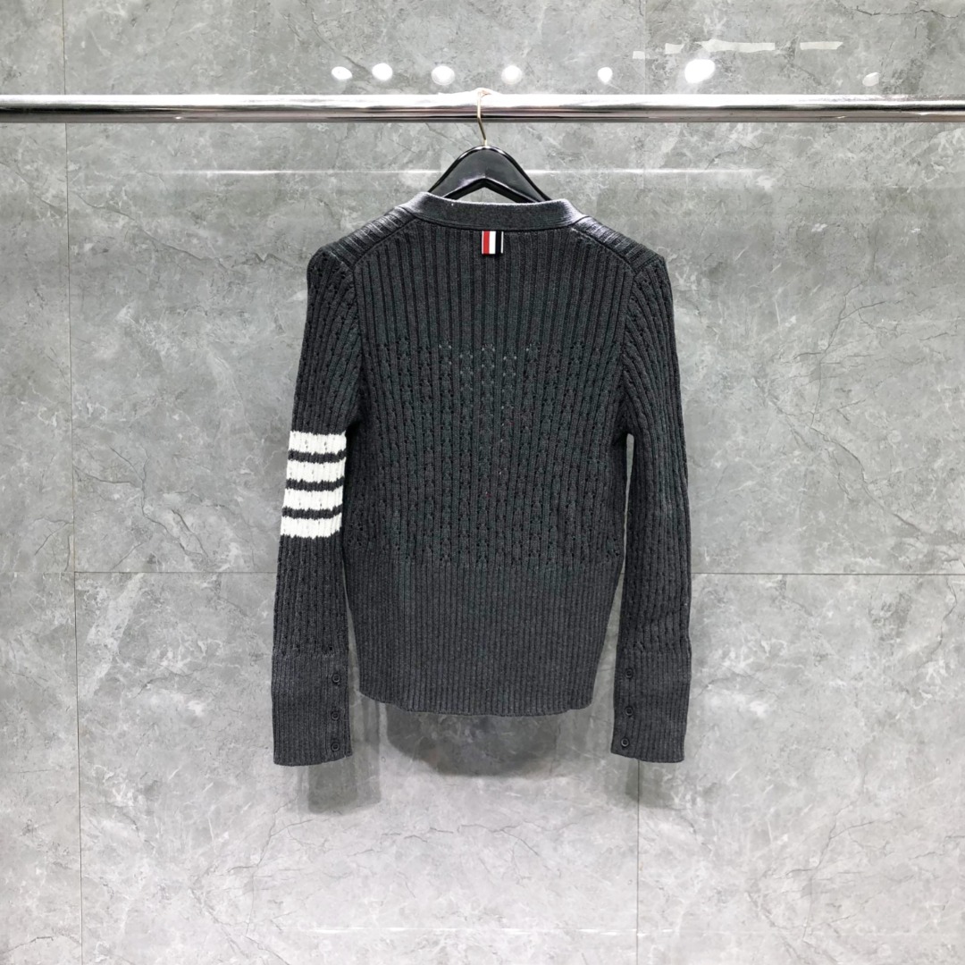 THOM BROWNE 经典四杠羊毛镂空V领针织衫 开衫 毛衣 外套 长袖 白色 灰色 藏青色