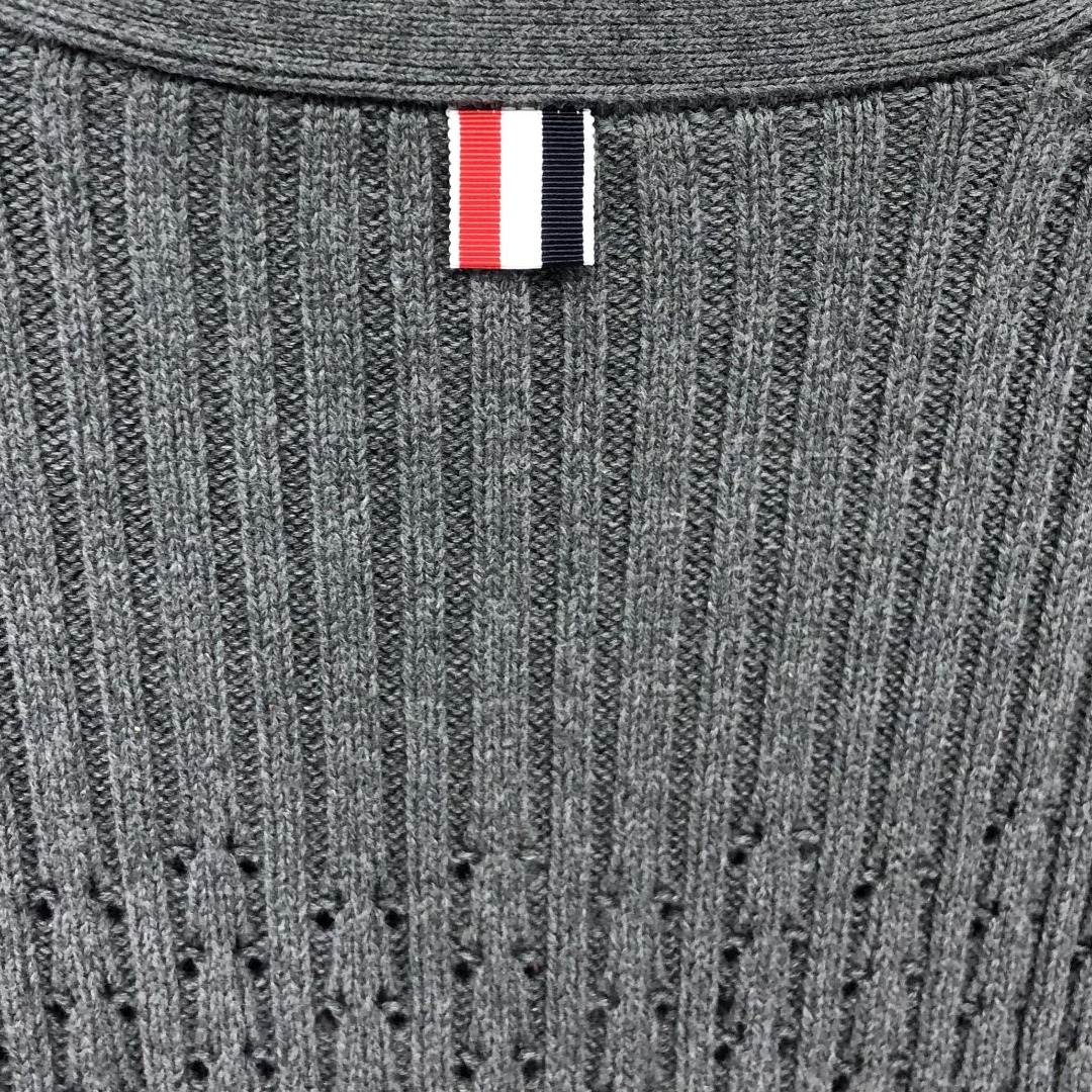 THOM BROWNE 经典四杠羊毛镂空V领针织衫 开衫 毛衣 外套 长袖 白色 灰色 藏青色