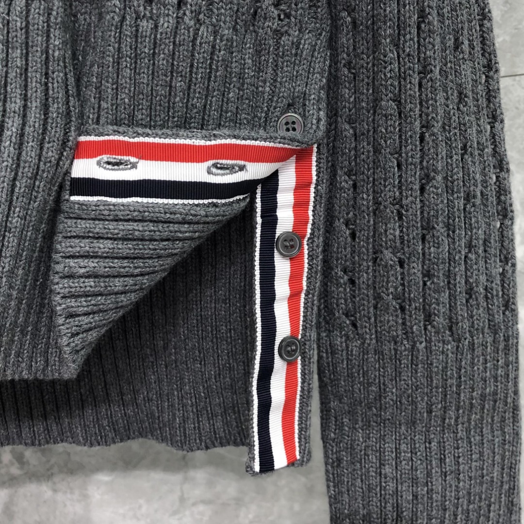 THOM BROWNE 经典四杠羊毛镂空V领针织衫 开衫 毛衣 外套 长袖 白色 灰色 藏青色
