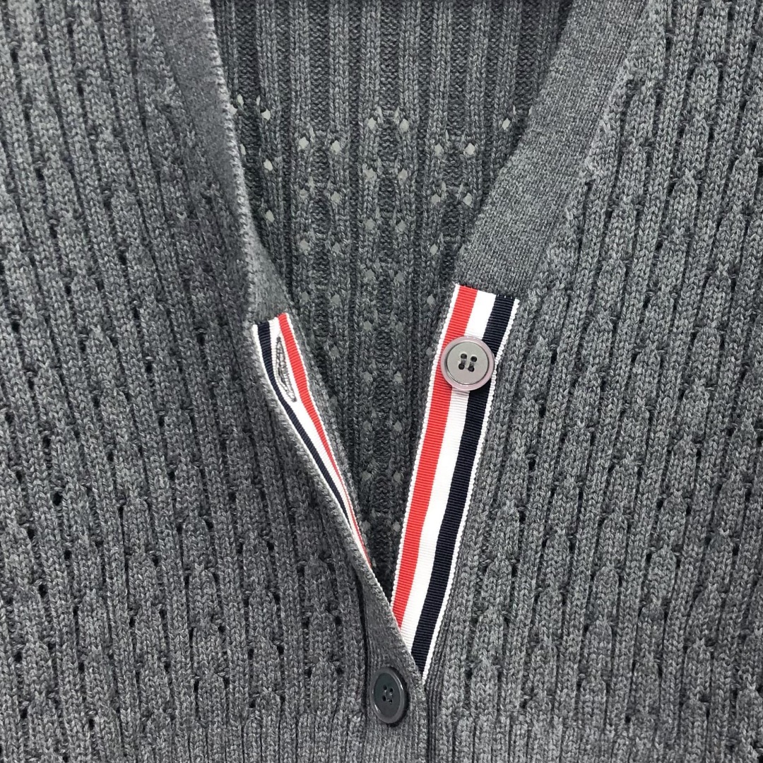 THOM BROWNE 经典四杠羊毛镂空V领针织衫 开衫 毛衣 外套 长袖 白色 灰色 藏青色