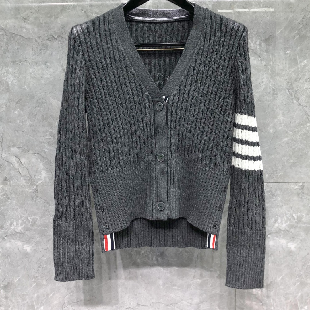 THOM BROWNE 经典四杠羊毛镂空V领针织衫 开衫 毛衣 外套 长袖 白色 灰色 藏青色