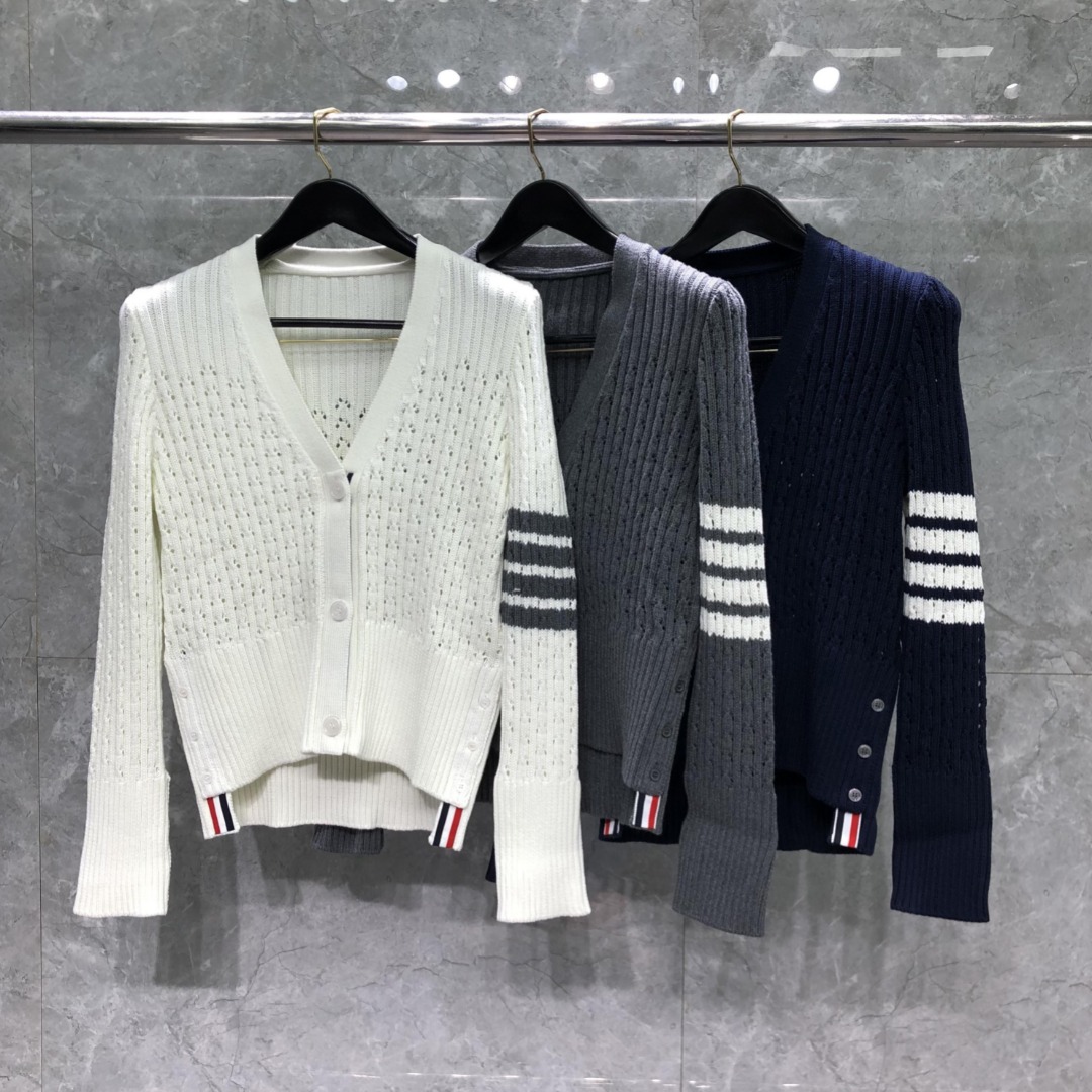 THOM BROWNE 经典四杠羊毛镂空V领针织衫 开衫 毛衣 外套 长袖 白色 灰色 藏青色