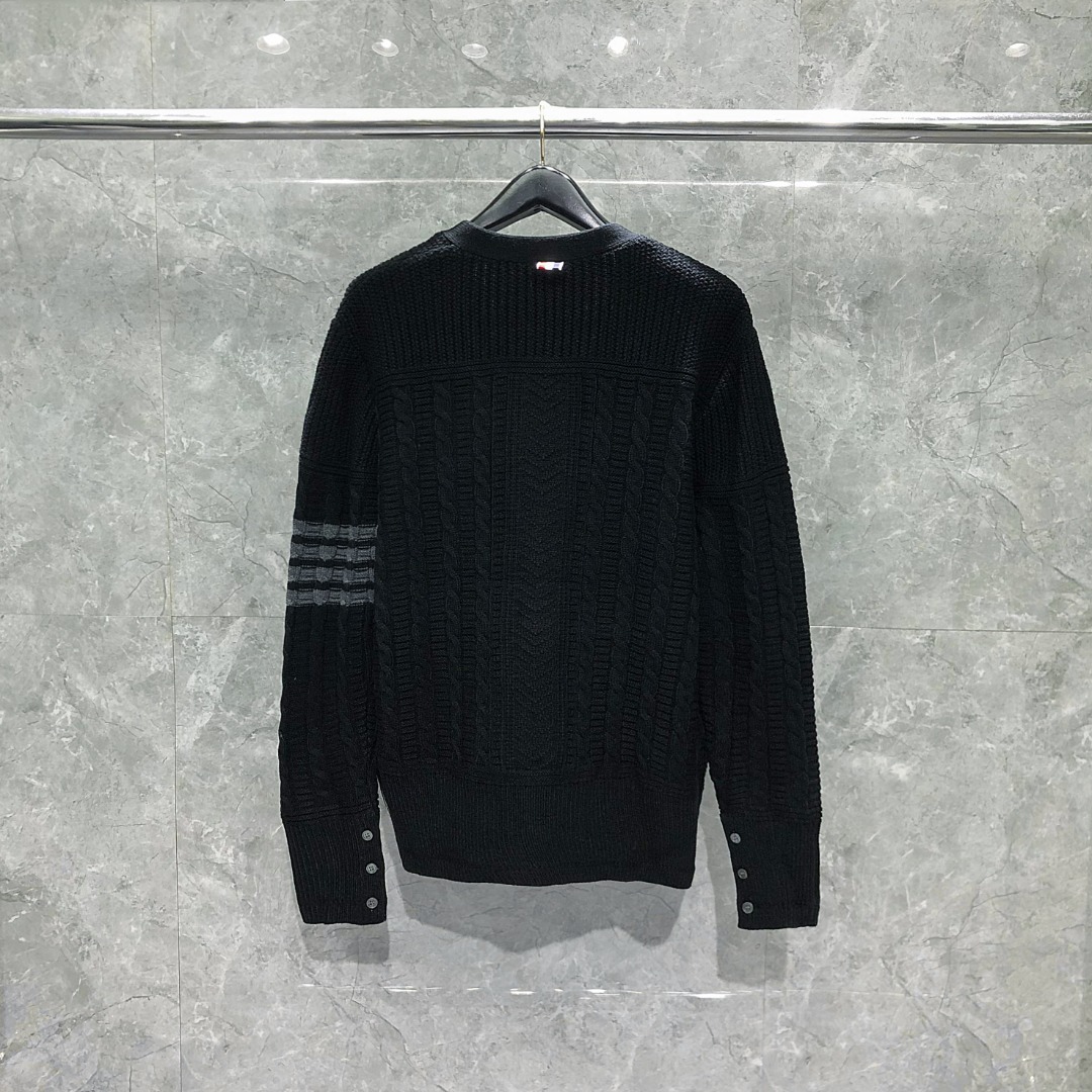 THOM BROWNE 经典四杠麻花V领针织衫 开衫 毛衣 外套 长袖 黑色 灰色