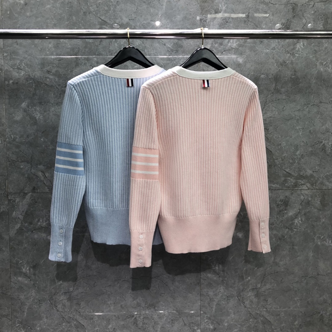 THOM BROWNE 竖条纹拼色V领针织衫 开衫 毛衣 外套 长袖 蓝色 粉色